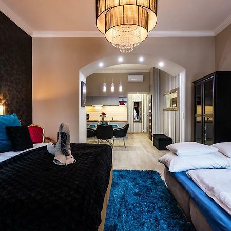 Center Of The Center, The Grand Deluxe Apartamento Budapeste Exterior foto