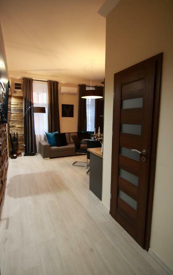 Center Of The Center, The Grand Deluxe Apartamento Budapeste Exterior foto