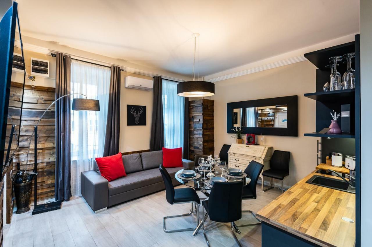 Center Of The Center, The Grand Deluxe Apartamento Budapeste Exterior foto