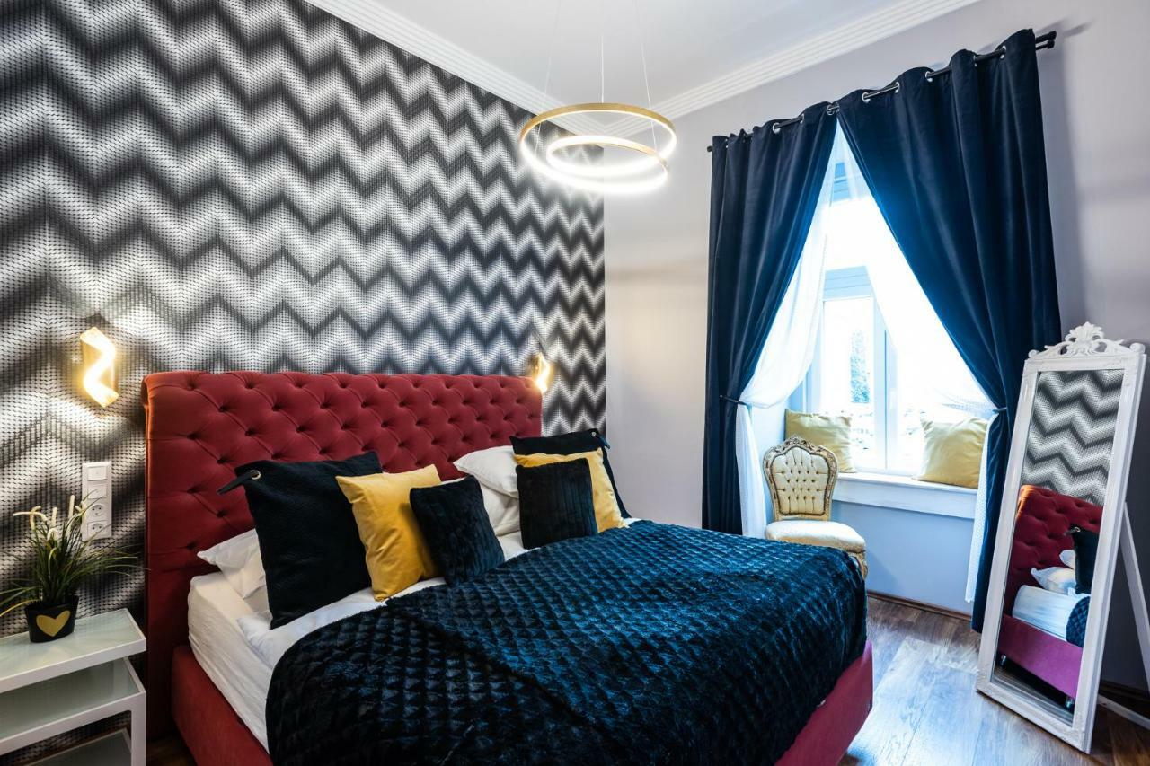 Center Of The Center, The Grand Deluxe Apartamento Budapeste Exterior foto