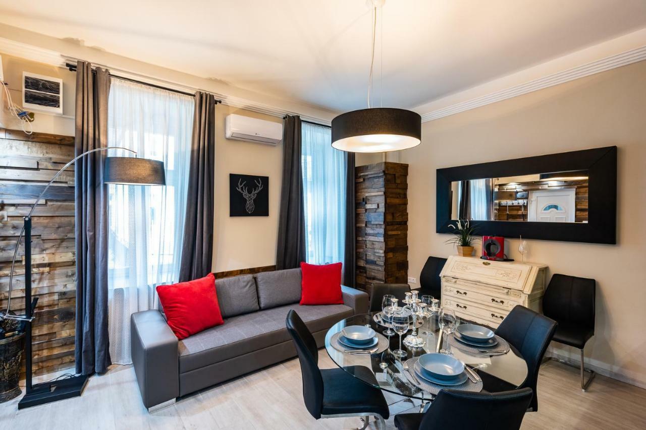 Center Of The Center, The Grand Deluxe Apartamento Budapeste Exterior foto