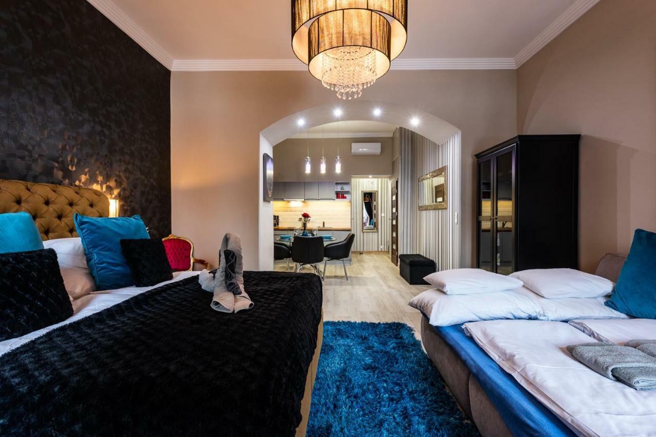 Center Of The Center, The Grand Deluxe Apartamento Budapeste Exterior foto
